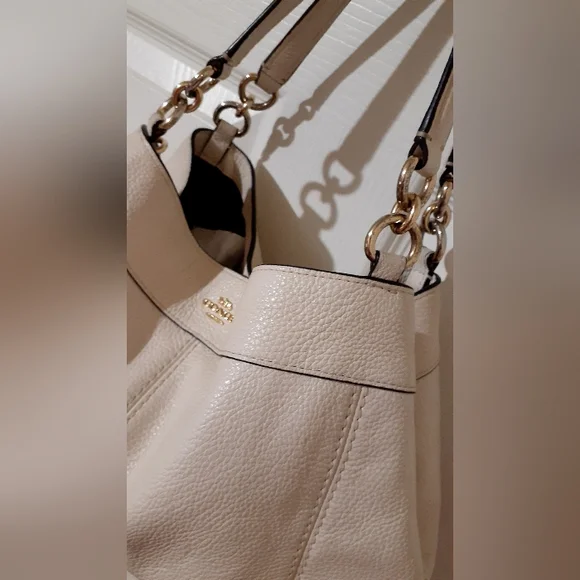 Coach Cream Leather Shoulder Bag - Picture 3 of 15